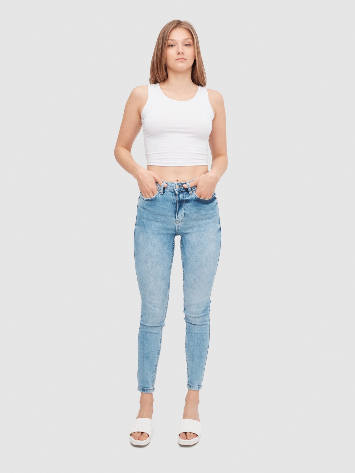 Mid-rise skinny jeans