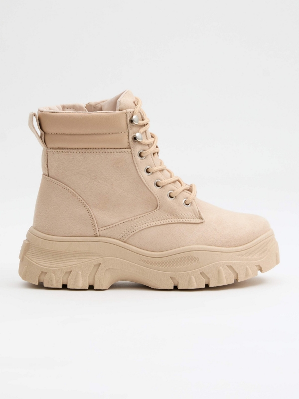 Botas de moda con plataforma beige