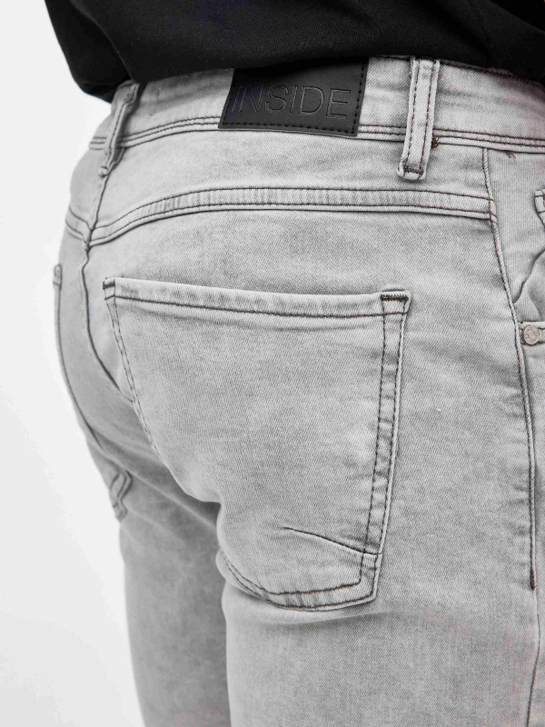 Bermudas denim cinza lavado cinza claro vista detalhe