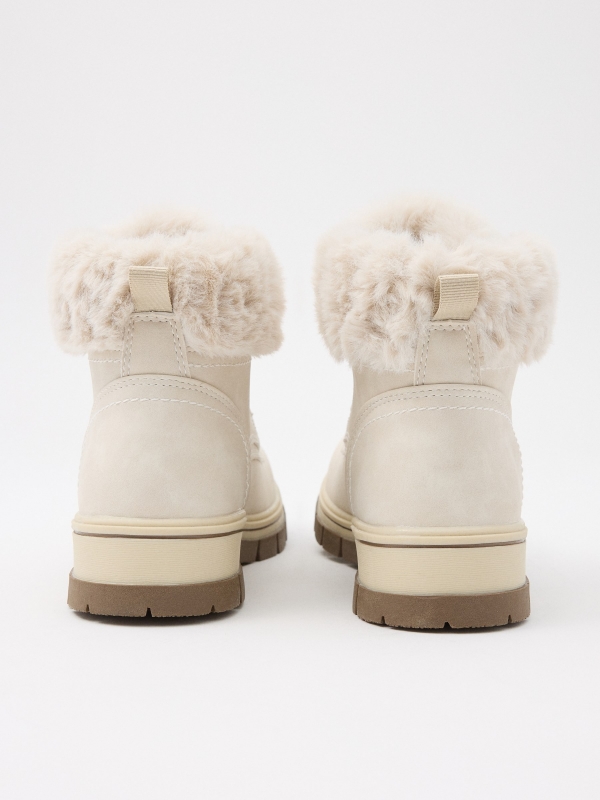 Mountaineering boot with fur collar beige detail view