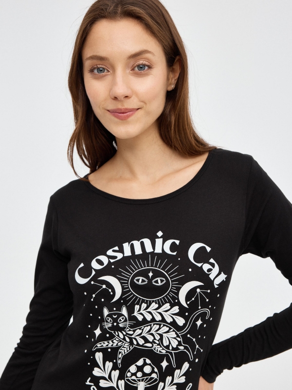 Camiseta Comic Cat negro vista detalle