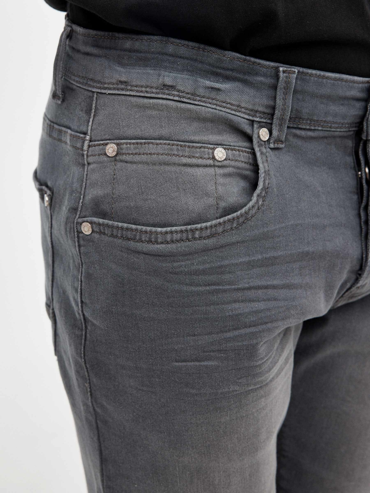 Bermudas denim cinza lavado cinza escuro vista detalhe