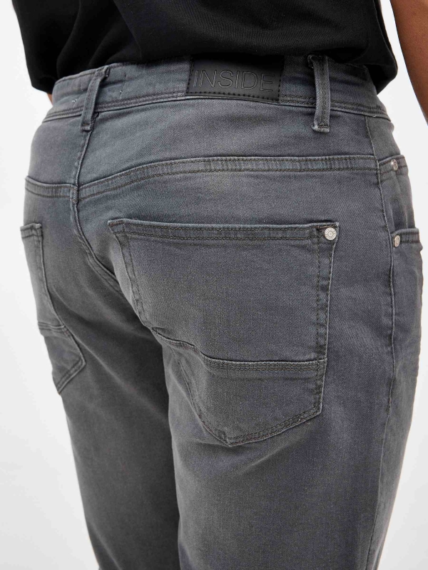 Bermudas denim cinza lavado cinza escuro vista detalhe