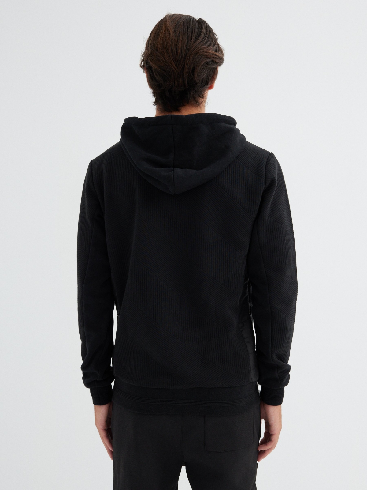 Hoodie combinada preto vista meia traseira