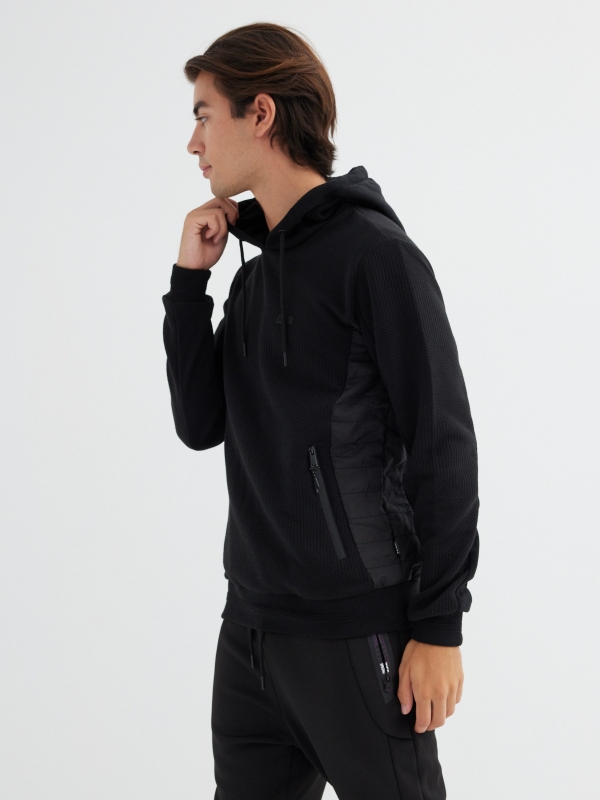 Sudadera capucha combinada negro vista detalle