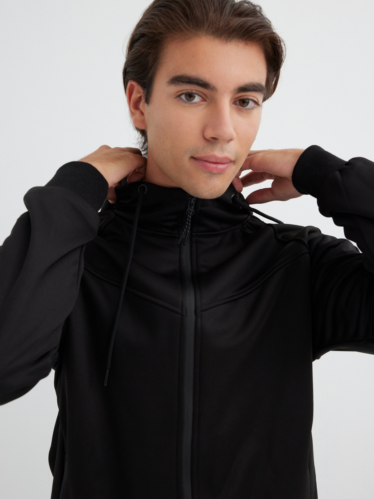  Hoodie com fecho de correr e texto preto