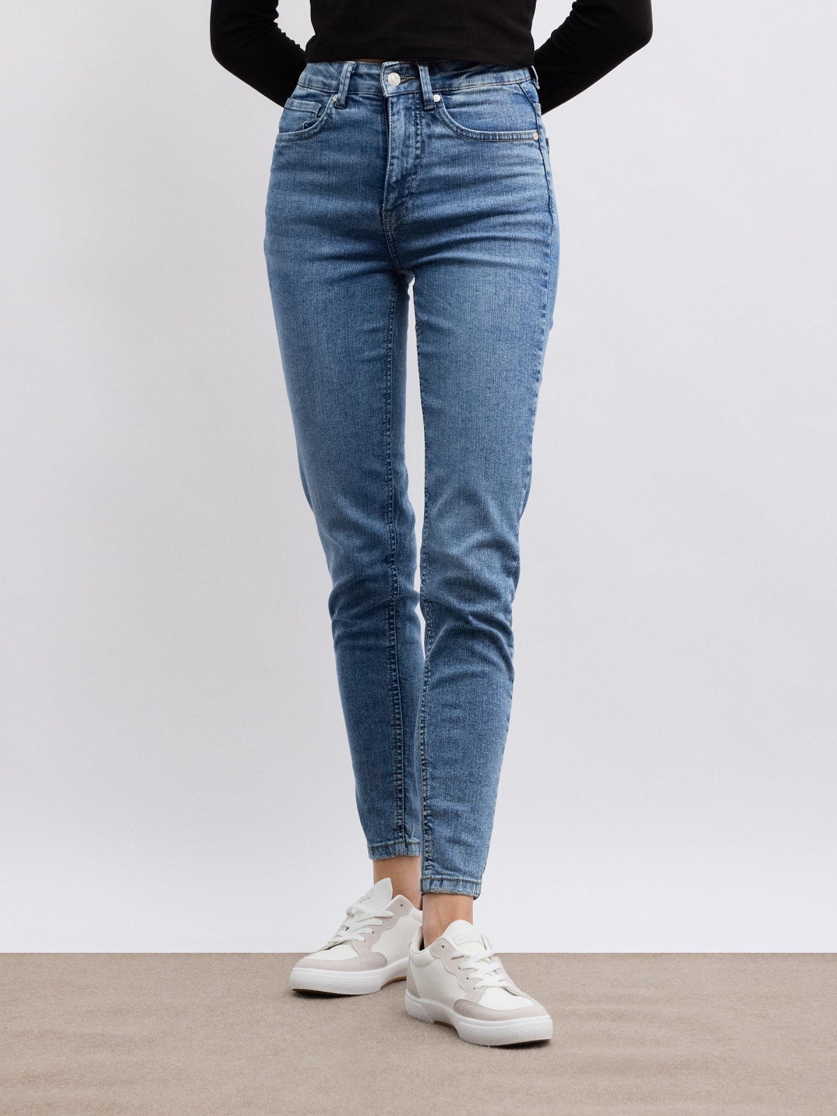 High waist skinny jeans with five pockets steel blue middle front view