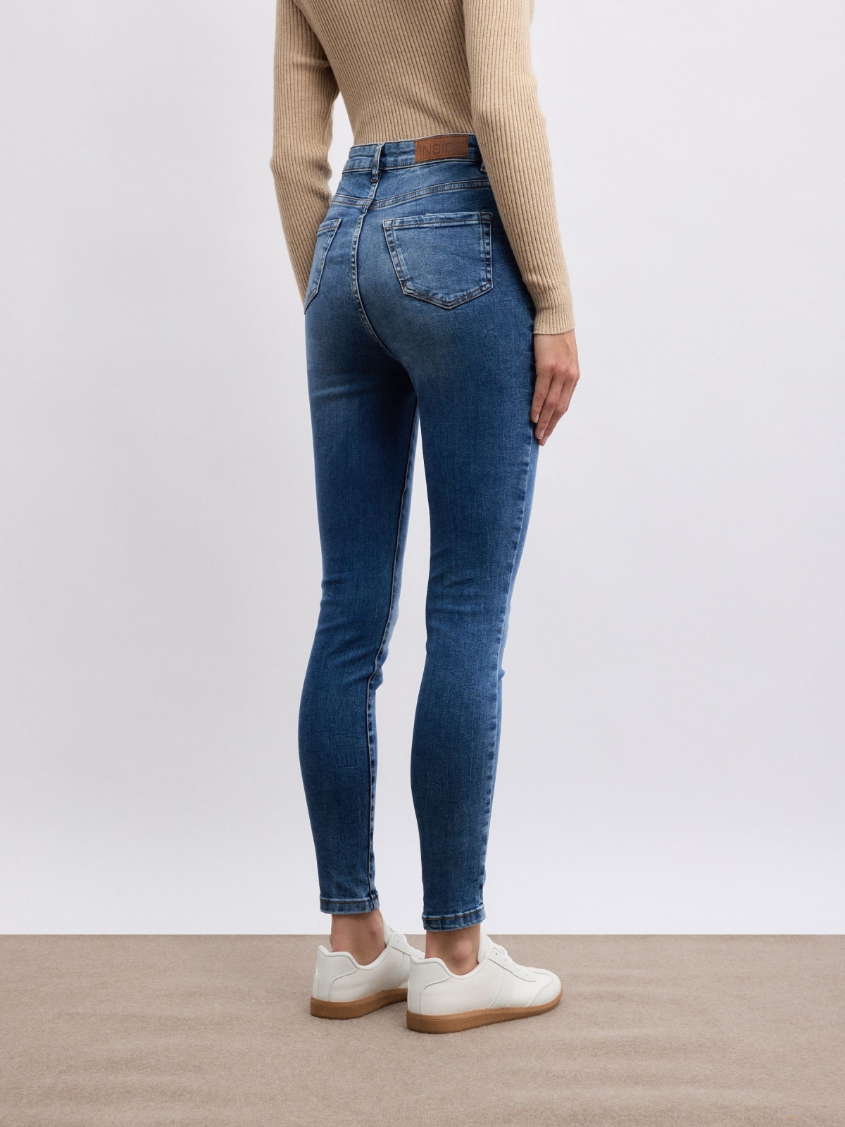 Jeans skinny denim azul vista media trasera