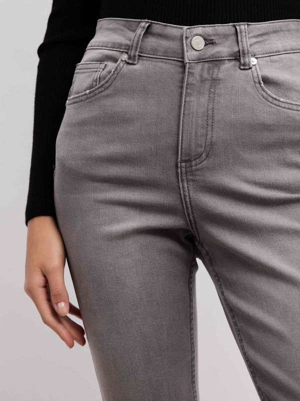  Jeans skinny push up tiro medio gris medio