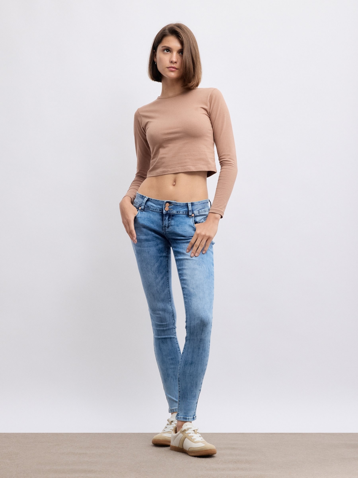 Low rise washed effect skinny jeans blue front view