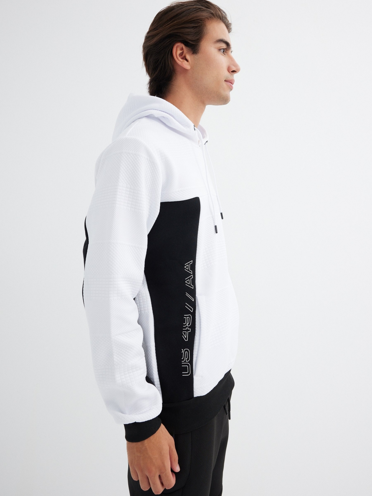 Hoodie b&w white detail view