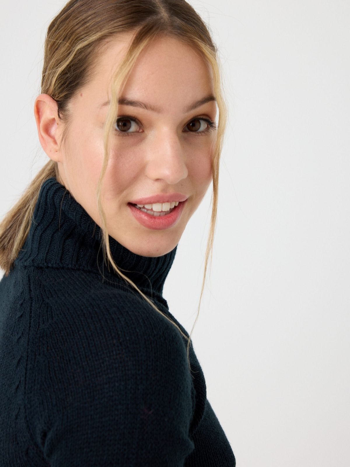 Basic turtleneck sweater dark blue detail view