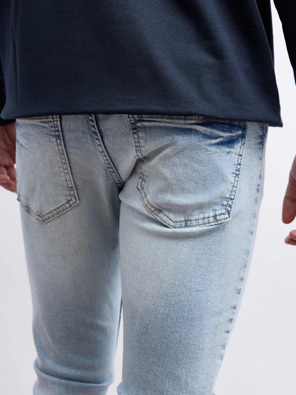 Jeans skinny denim claro azul vista detalle