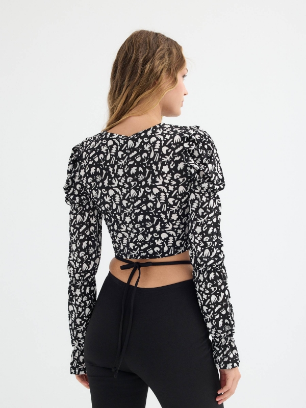 Puffed sleeve cropped t-shirt black middle back view