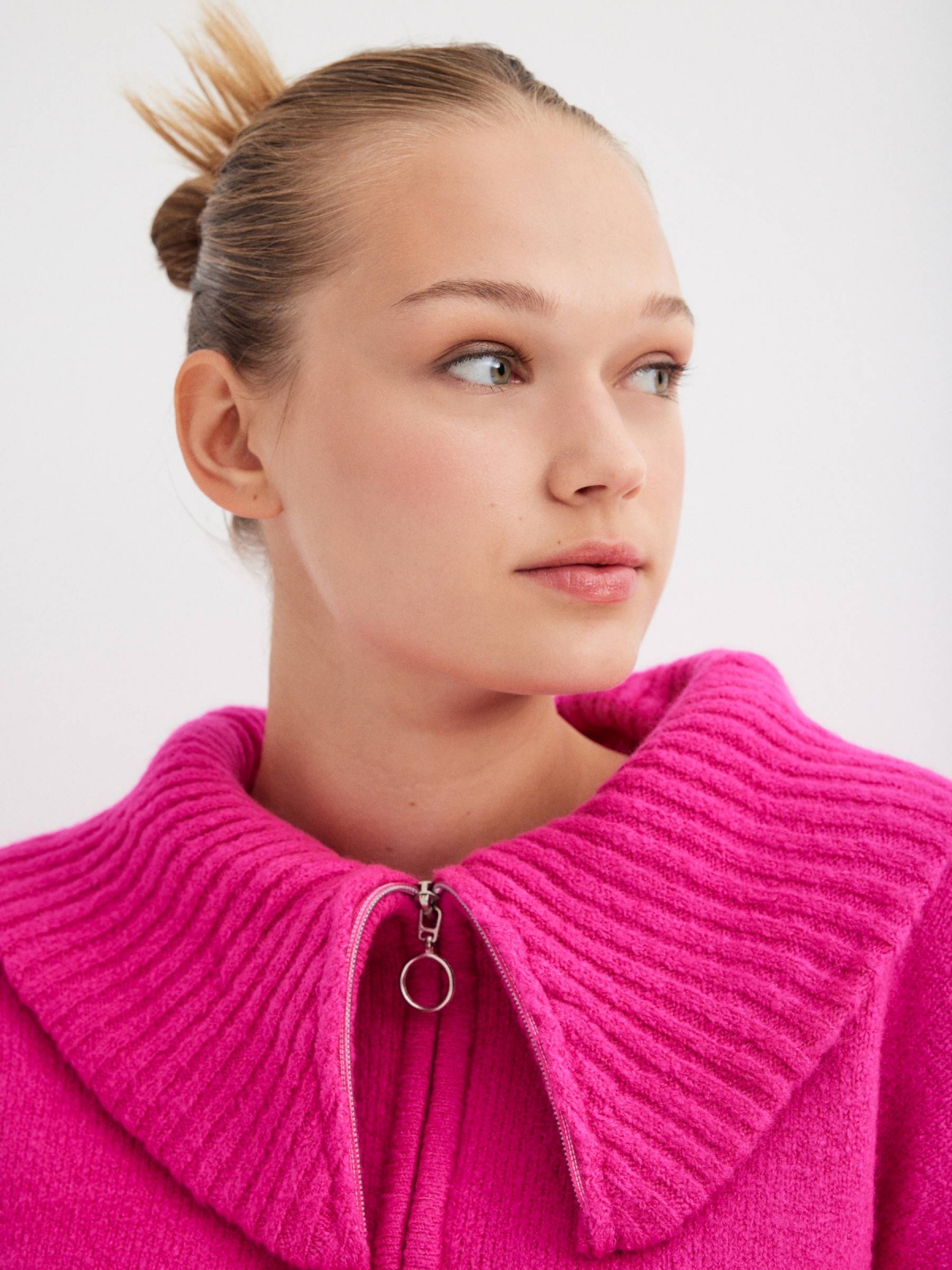  High neck sweater with zipper fuchsia