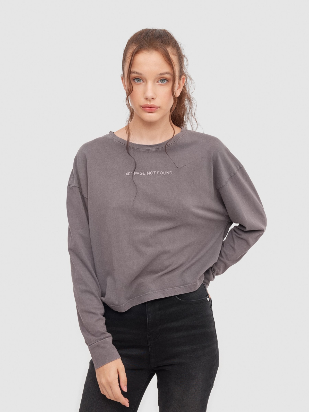 Camiseta crop Page Not Found gris oscuro vista media frontal