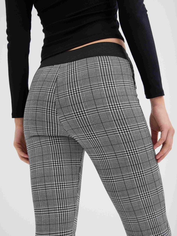 Superskinny checkered leggings black detail view