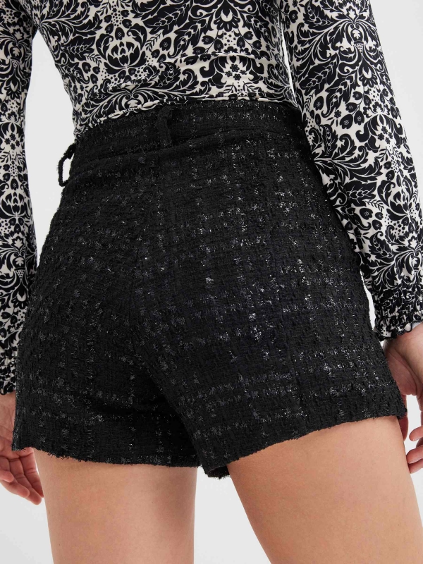 Shorts tweed  con lúrex negro vista detalle