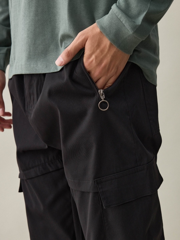  Pantalón jogger tobillos ajustables negro