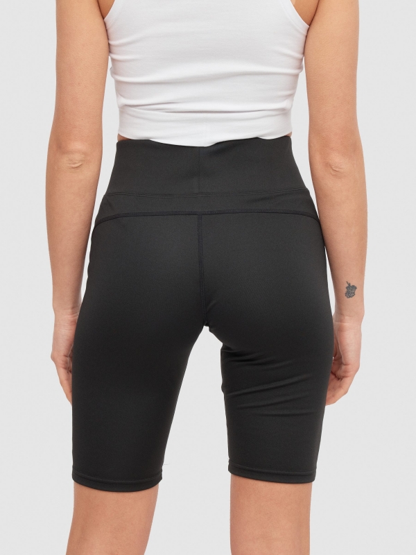 Leggings básico de ciclismo preto vista detalhe