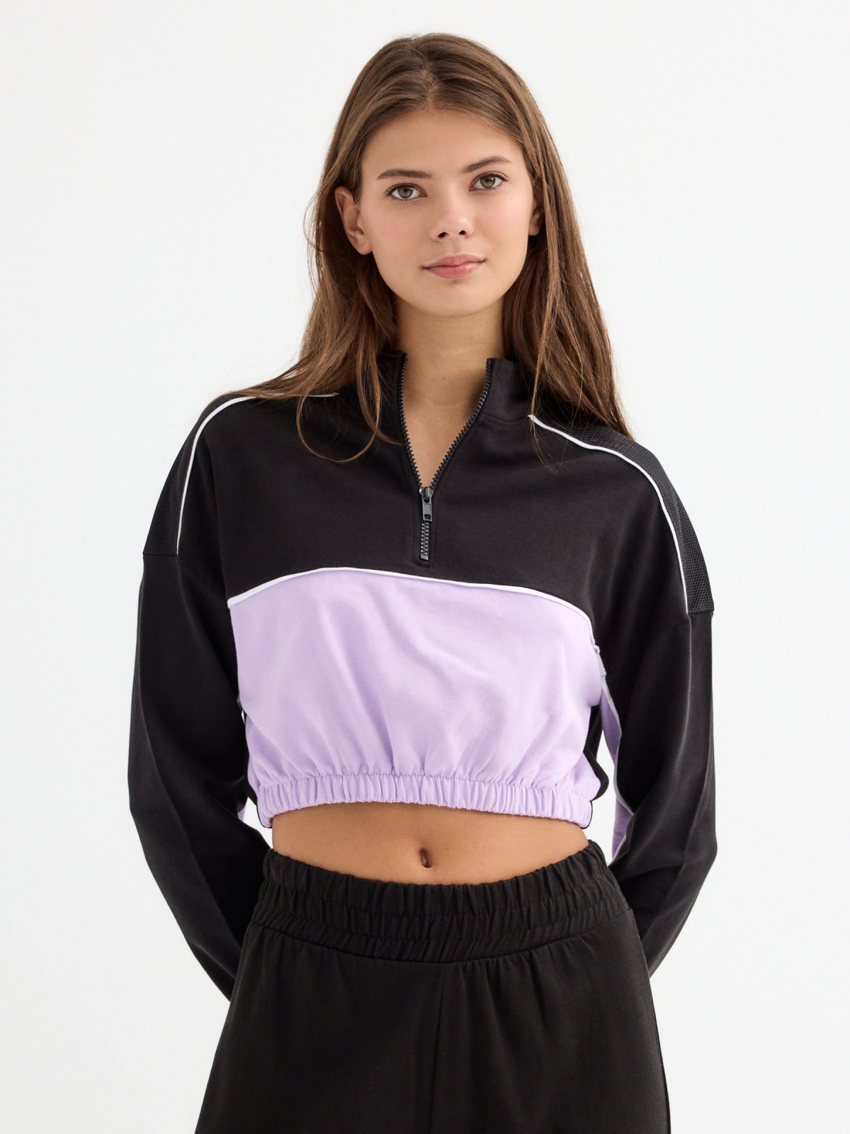 Cropped sweatshirt with zip black middle front view