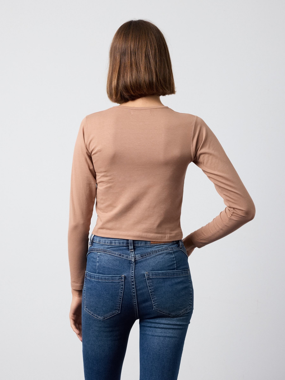 Cropp black long sleeve t-shirt light brown middle back view