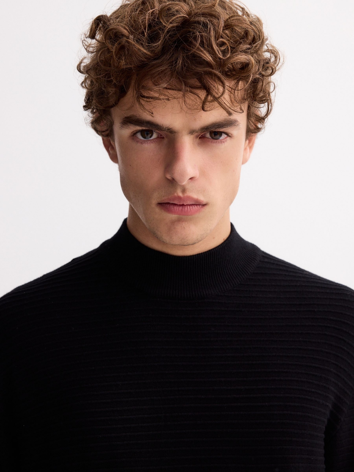 Regular sweater perkins collar black detail view