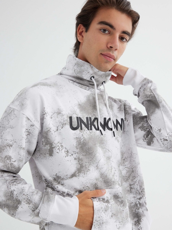 Sudadera tie&dye Unknown blanco vista detalle