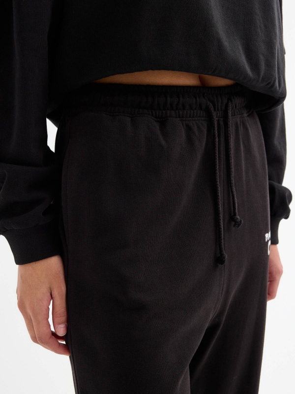 Pantalón jogger Club negro vista detalle