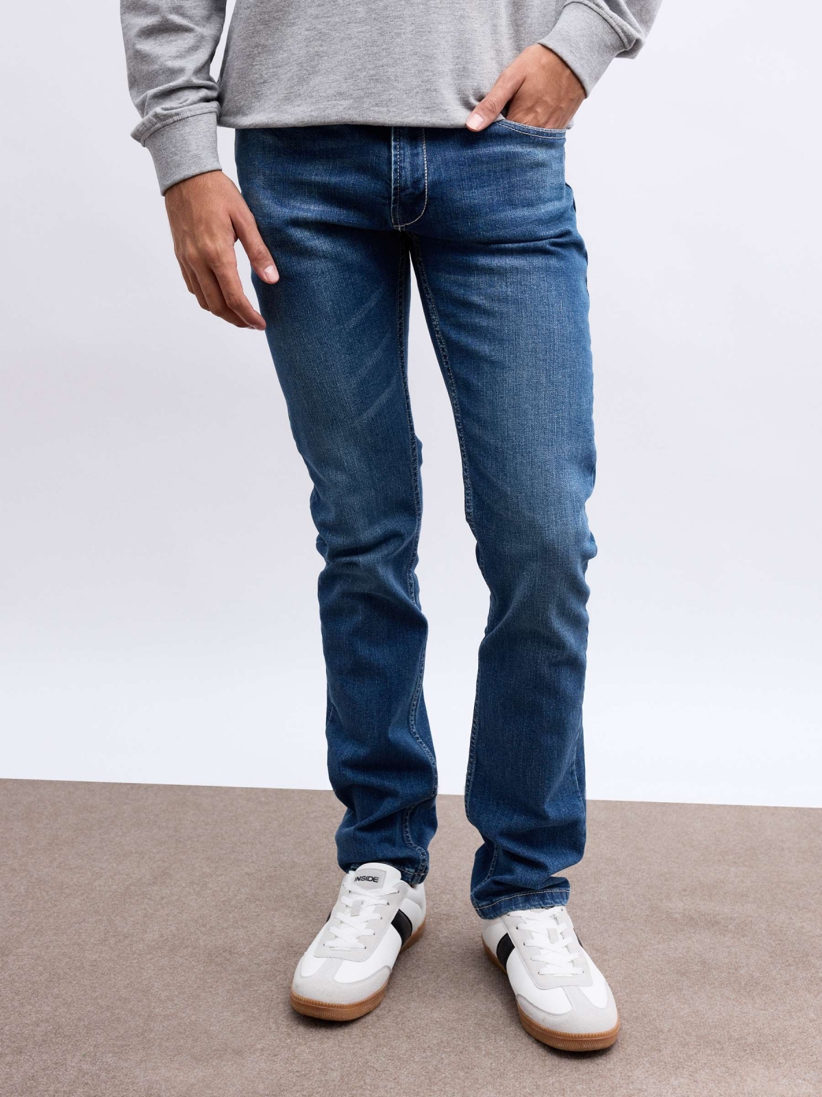 Basic slim jeans blue middle front view