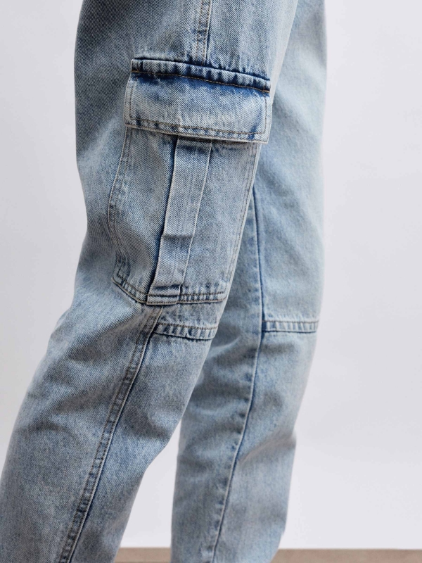  Jeans mom cargo denim azul