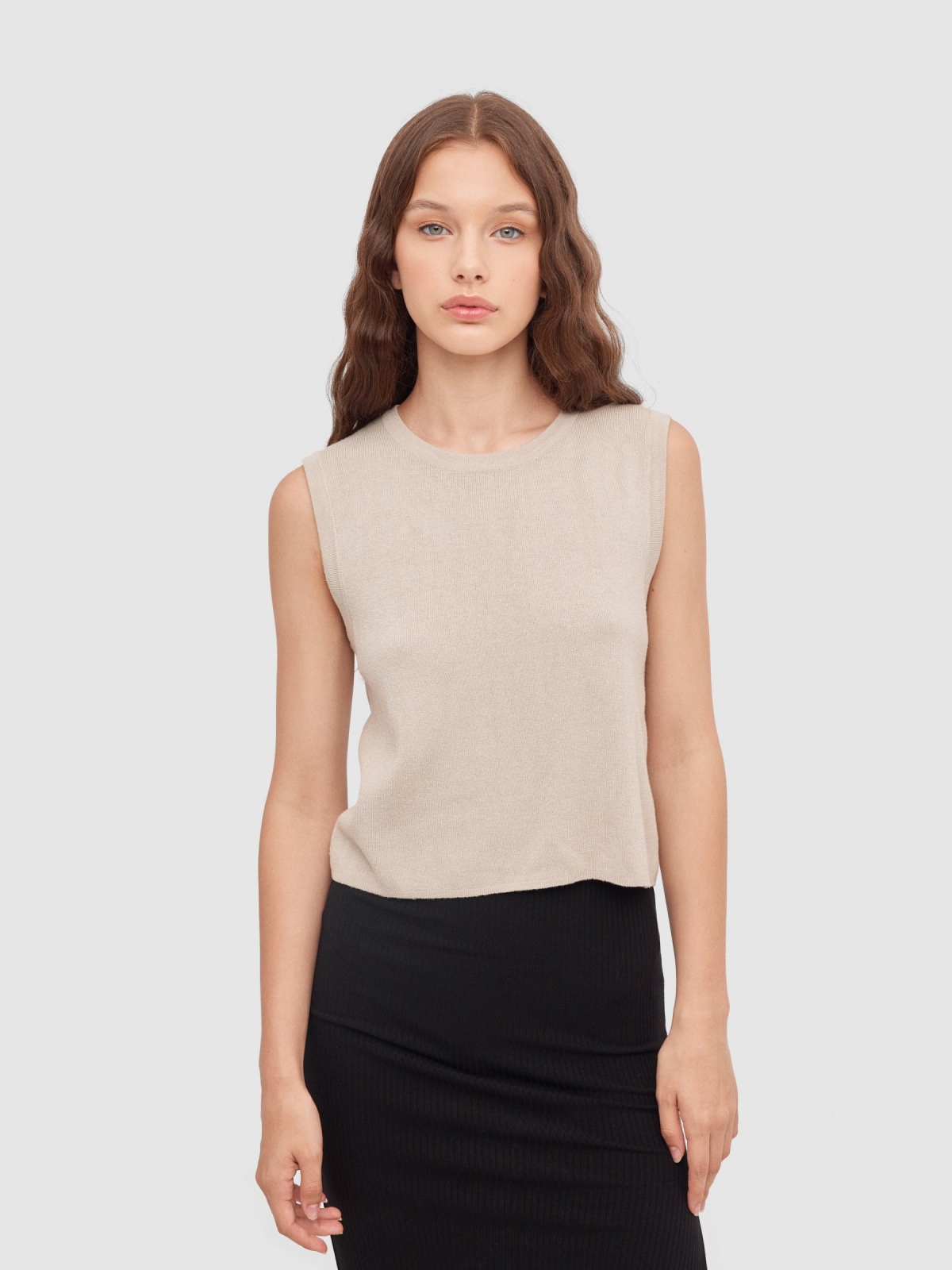 Sleeveless knitted top