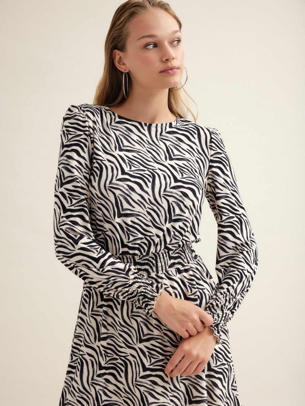  Vestido de zebra preto