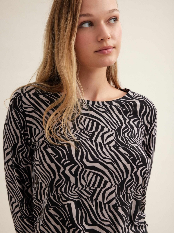  Camiseta fluida animal print negro