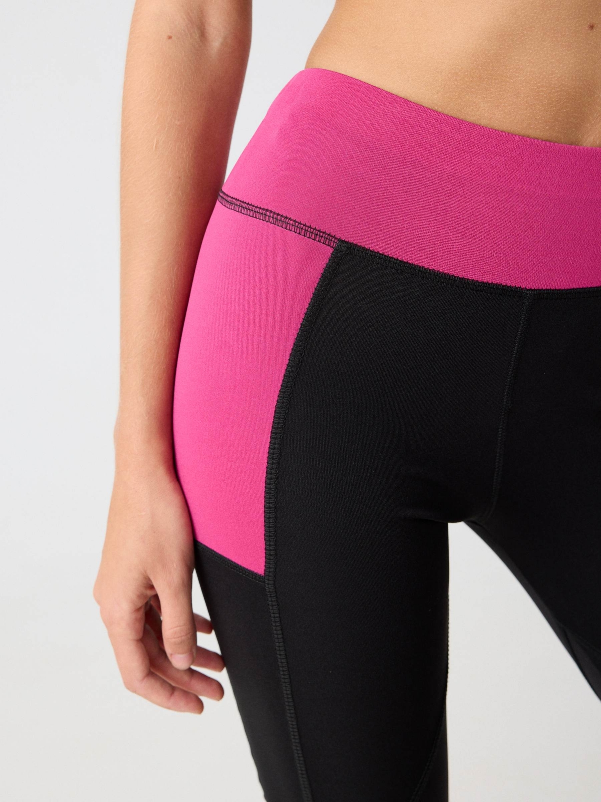 Black color block leggings black detail view