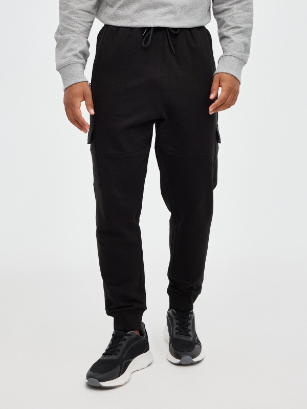 Pantalón jogger de felpa negro vista media frontal