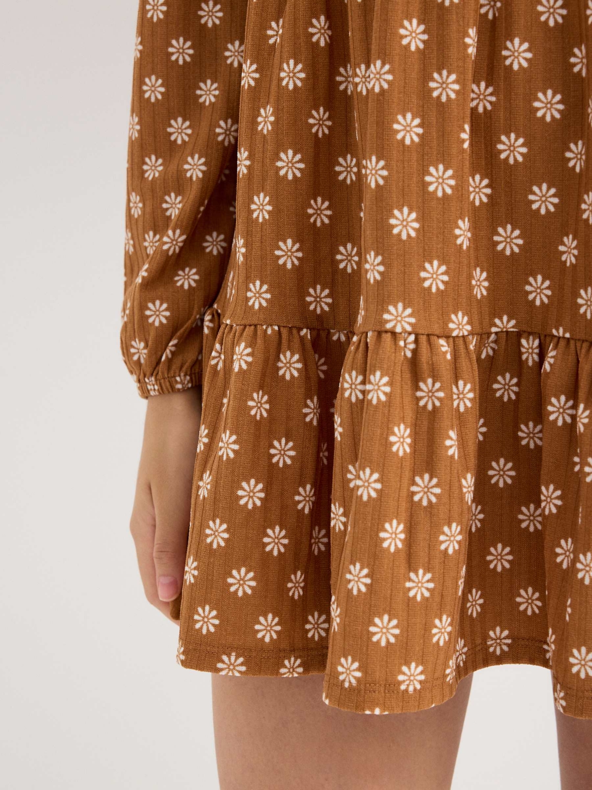 Ribbed daisy print dress cinnamon back detail view