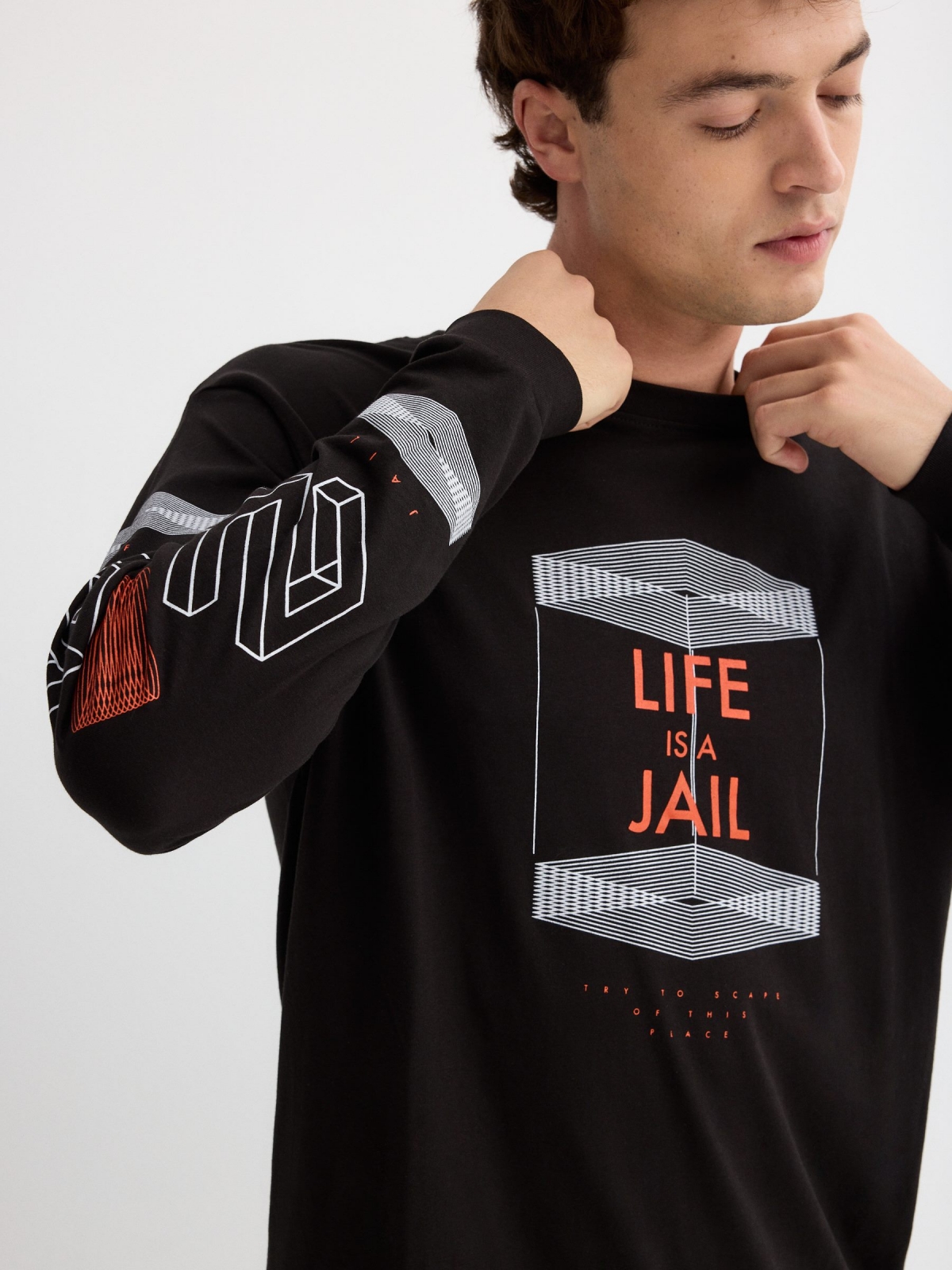 T-shirt Life is Jail preto vista detalhe