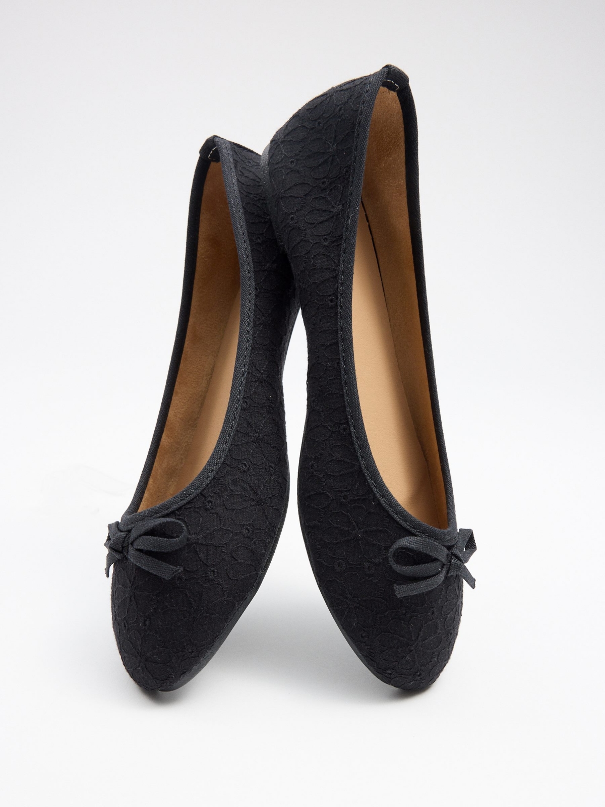 Embroidered ballerinas black detail view