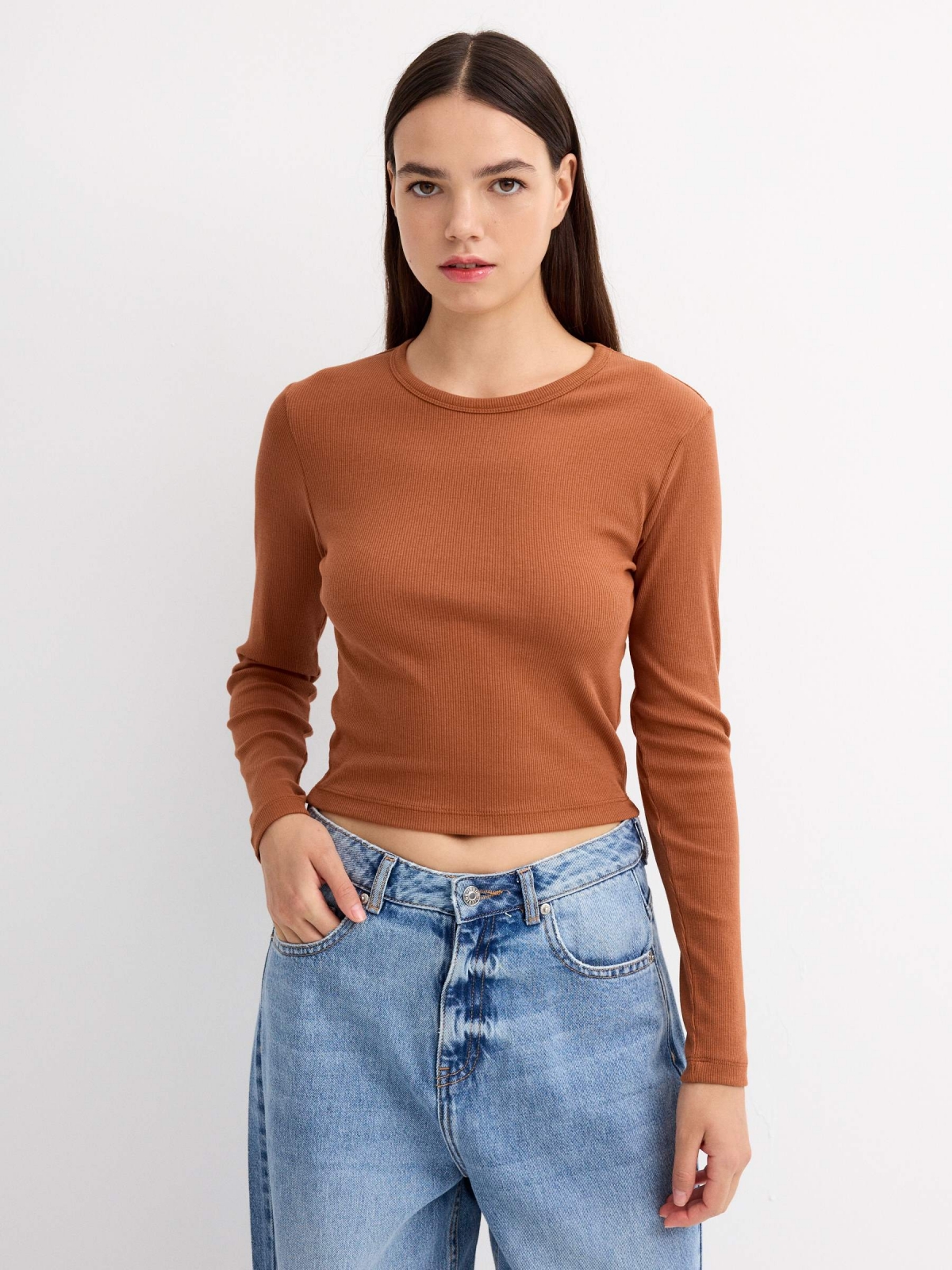 Basic crop slim t-shirt brown middle front view