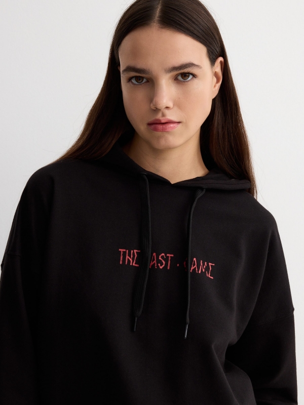 Sudadera The Last Game negro vista detalle