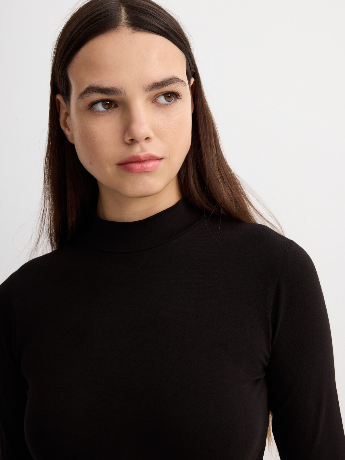 Perkins collar T-shirt with mesh black detail view