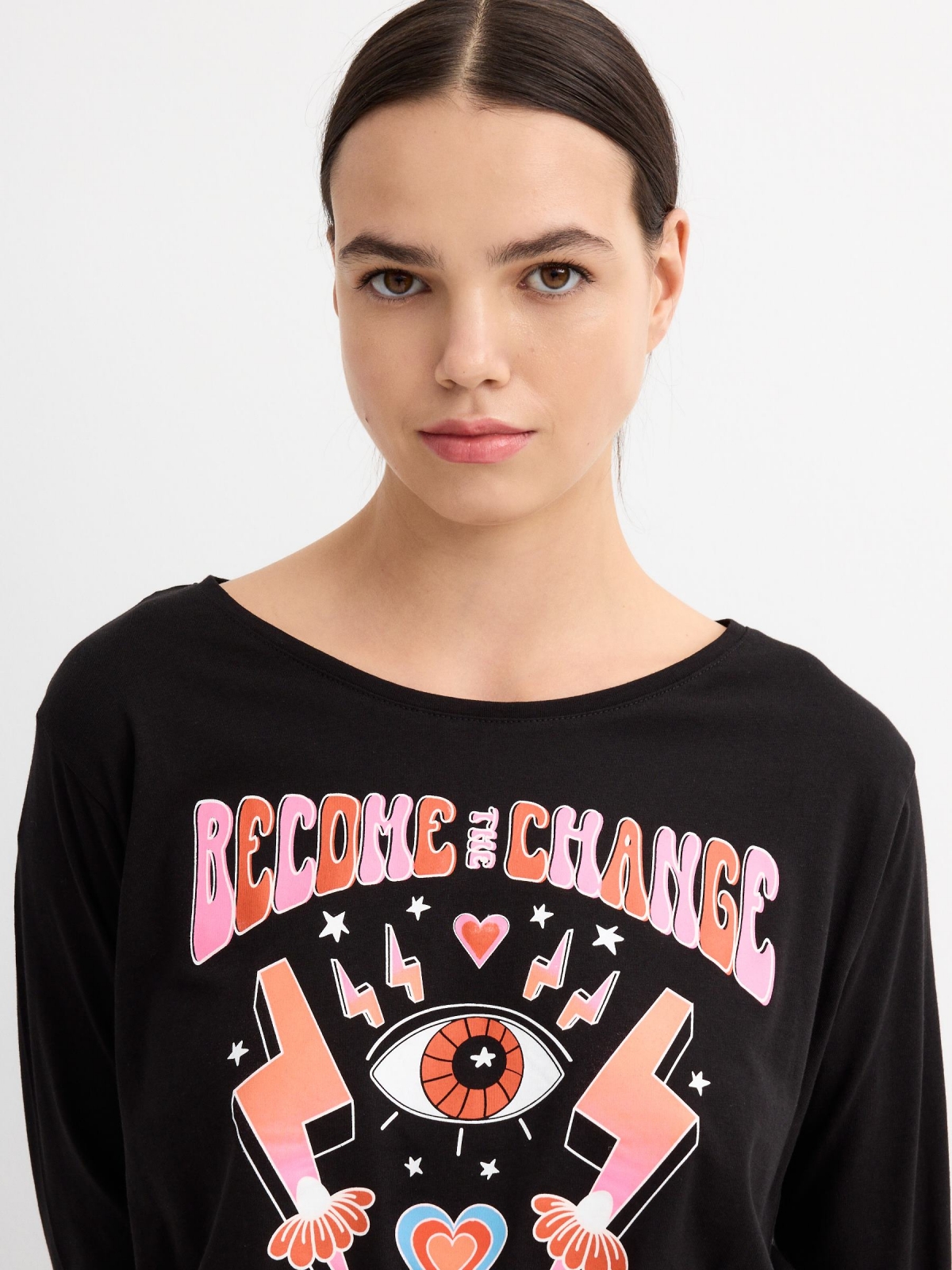 T-shirt Become the Chance preto vista detalhe