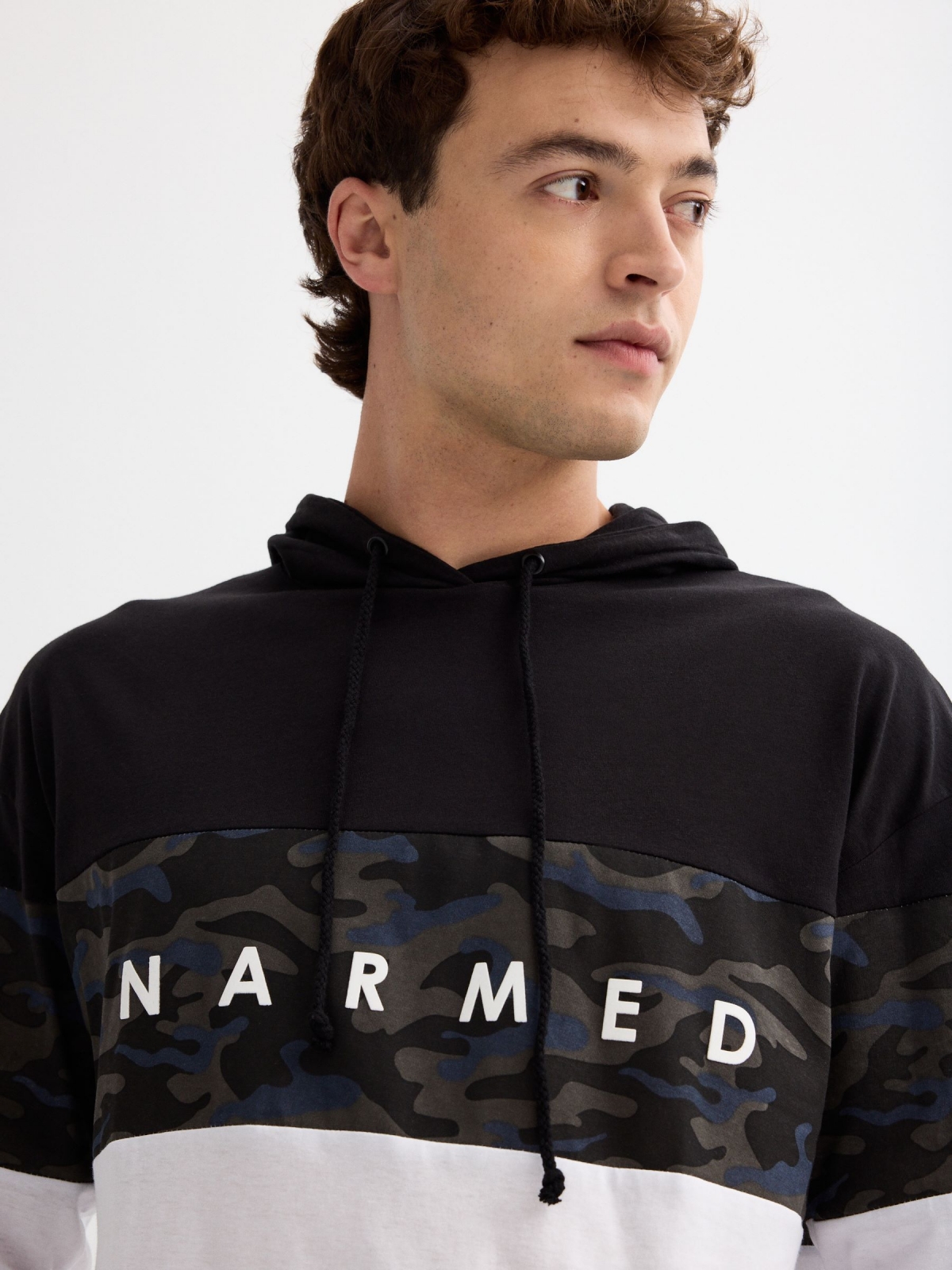 Unarmed hooded T-shirt white detail view