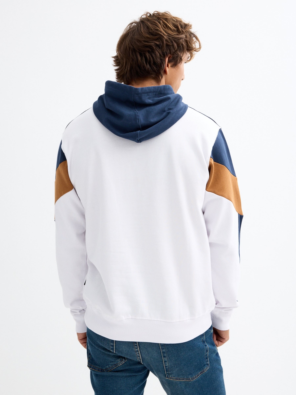 Sweatshirt com capuz desportivo branco vista meia traseira