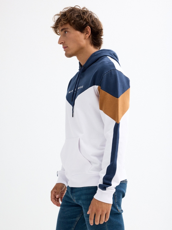 Sweatshirt com capuz desportivo branco vista detalhe