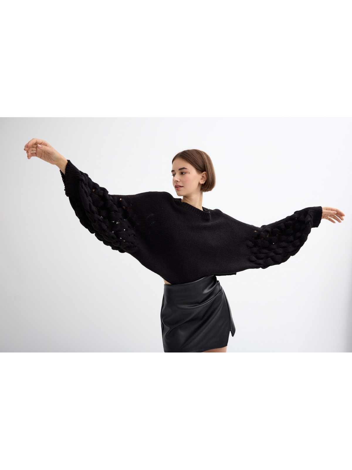  Crop sweater with puffed sleeves black