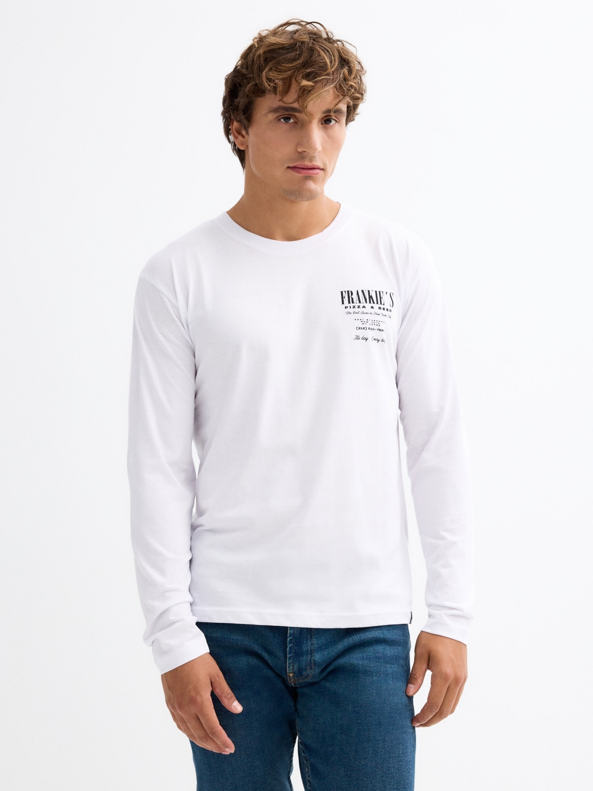 T-shirt do Frankie's branco vista meia frontal