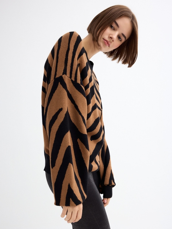 Animal print jacquard sweater brown detail view