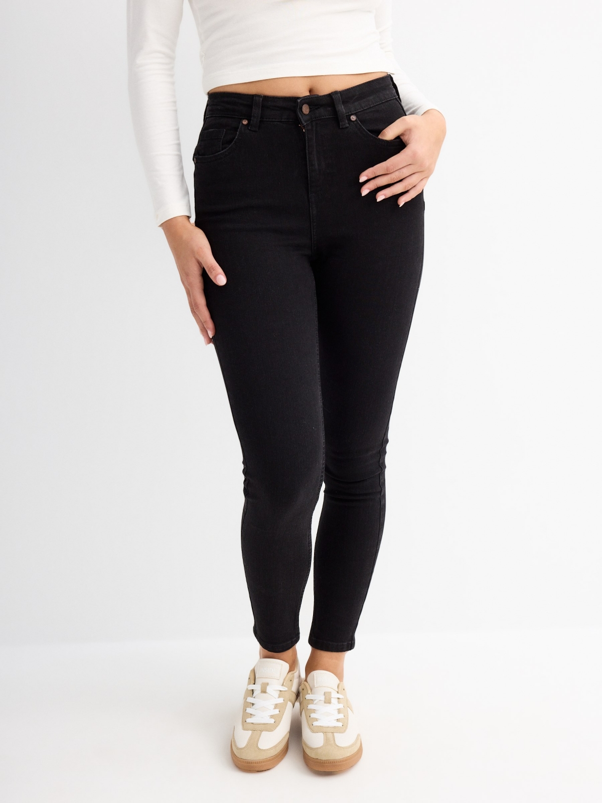 Black push up skinny jeans black middle front view